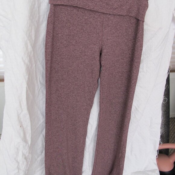 Like New - Athleta Girl Downtime Yoga Pant - Picture 5 of 11